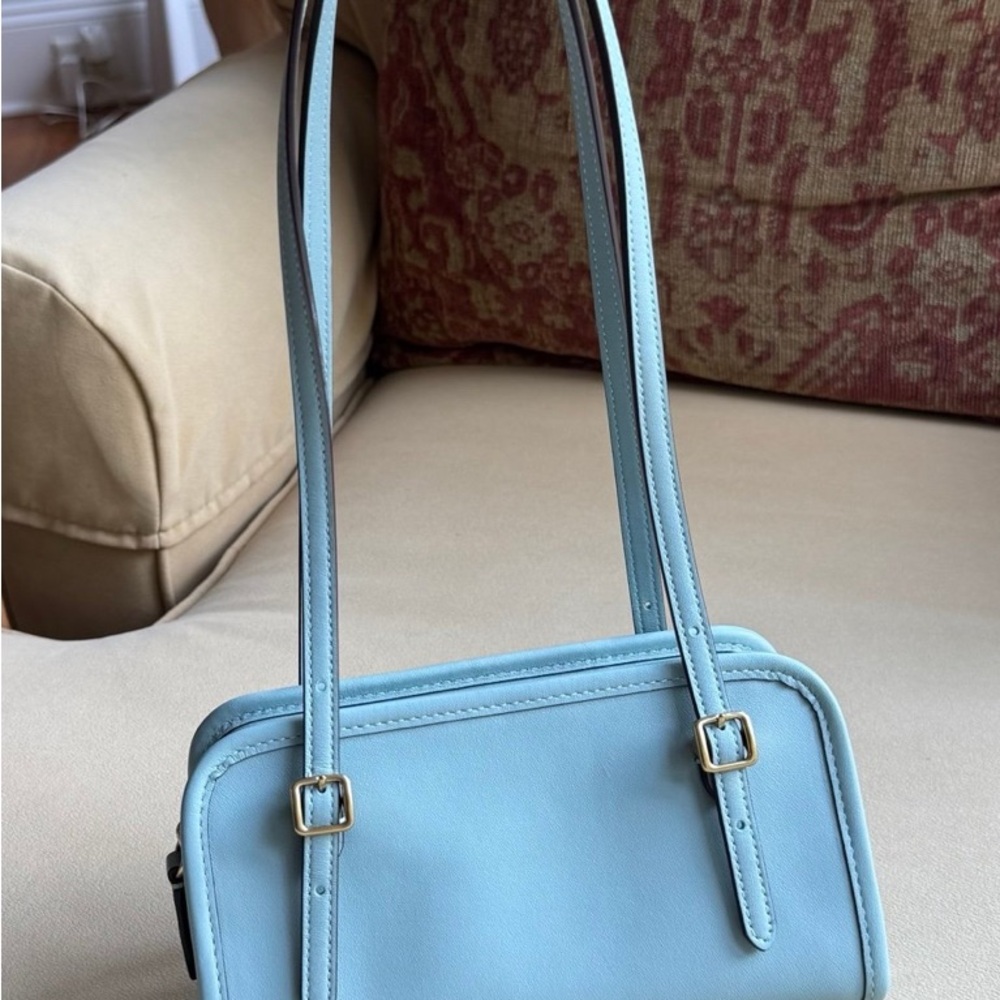 Coach Swing Zip 20 Light Blue in new condition - Picture 2 of 7